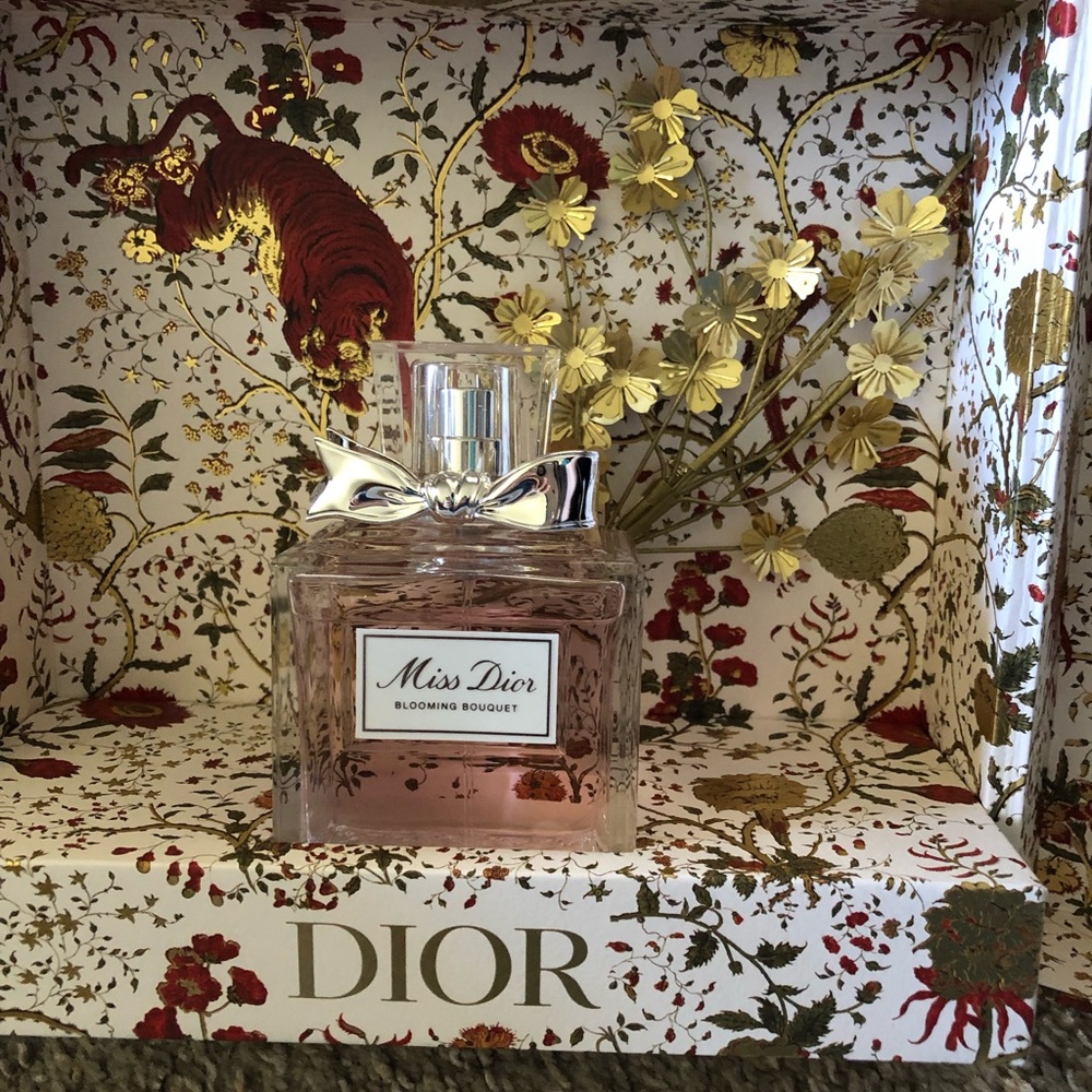 COPY - Brand new unused lunar new year miss Dior parfum and brooch set Tiger - Picture 5 of 7